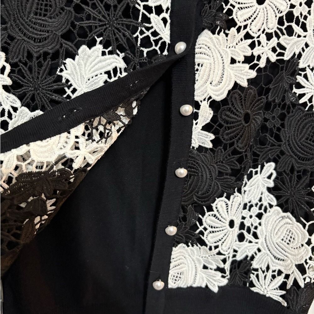 KARL LAGERFELD PARIS Black Lace Floral Cropped Cardigan Sweater S - Picture 4 of 9